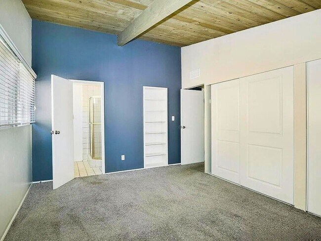 Building Photo - 5442 Baja Dr