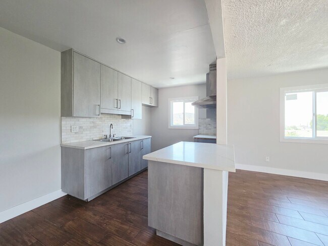 Building Photo - 9949 Pinewood Ave
