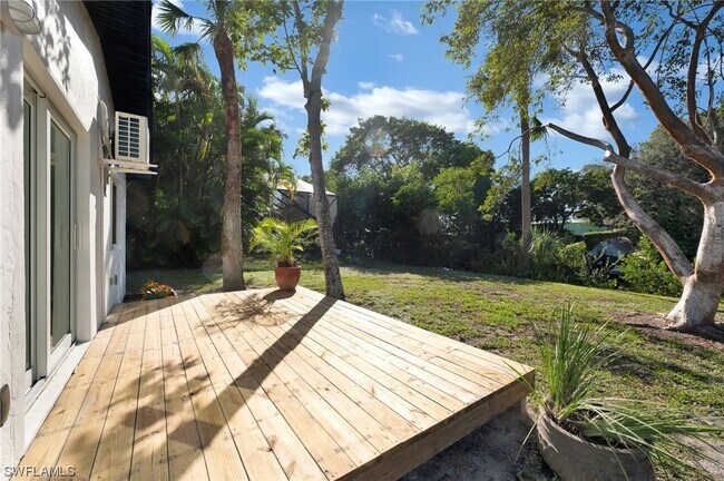 Foto del edificio - 3318 Captains Cv