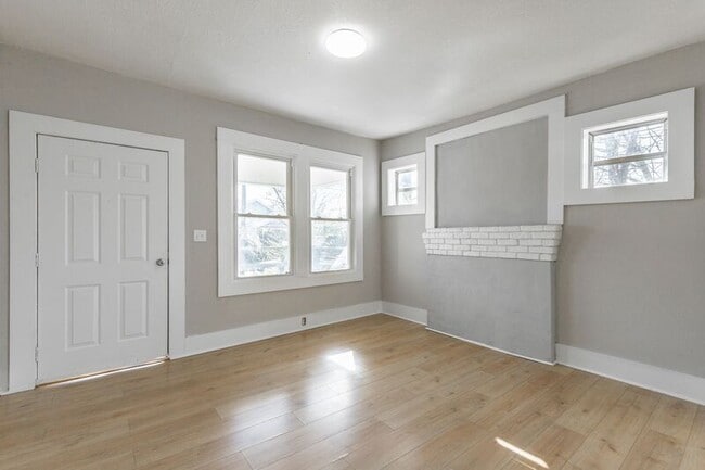 Foto del edificio - 2117 Foust St