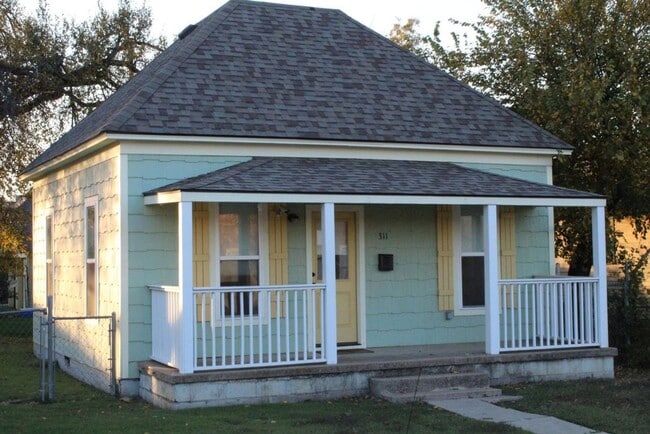 Foto del edificio - 2 bedroom 1 bath house