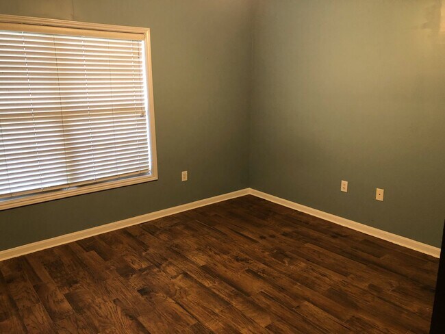 Foto del edificio - Great quiet Condo in Auburn available July!