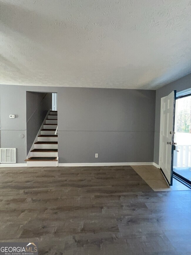 Building Photo - 1682 Charmeth Rd