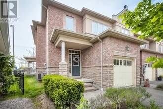 Building Photo - 993 Southdown Rd