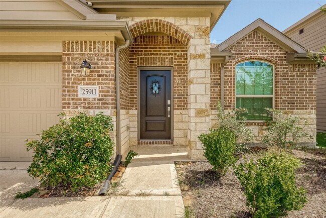 Foto del edificio - 25911 Rustical Rd