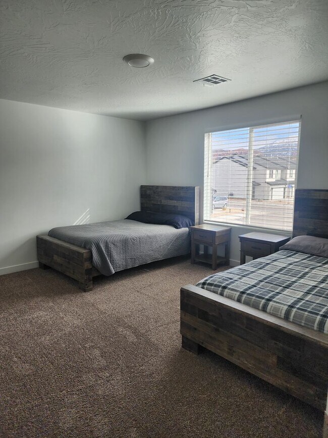 Foto del edificio - Northfield Townhome for Rent $1880 mo.