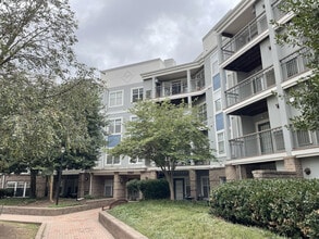 Building Photo - 5565 Seminary Rd