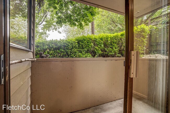 Building Photo - 2 br, 1 bath House - 2626 E Madison St #1