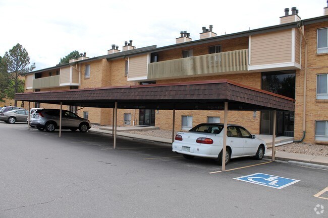 Cochera - 3300 Tamarac Apartments
