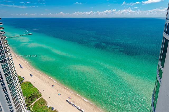 Foto del edificio - 15901 Collins Ave