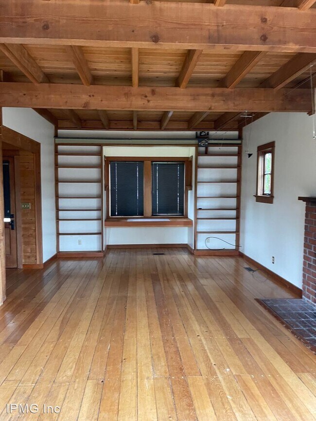 Foto del edificio - 3 br, 2 bath House - 1677 E. 25th Ave.
