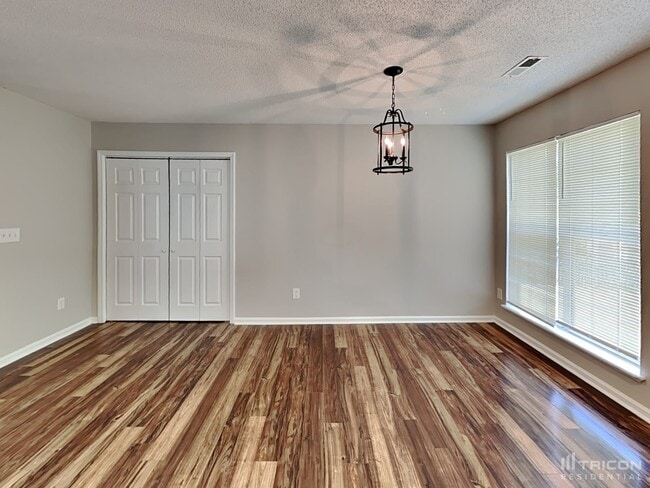 Building Photo - 102 Coventry Dr
