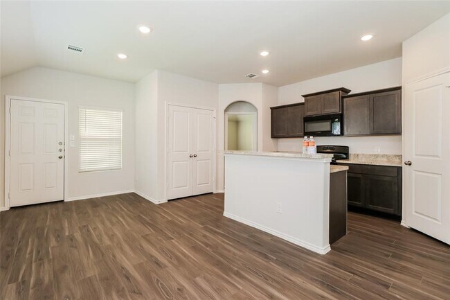 Building Photo - 2851 Briggs Dr