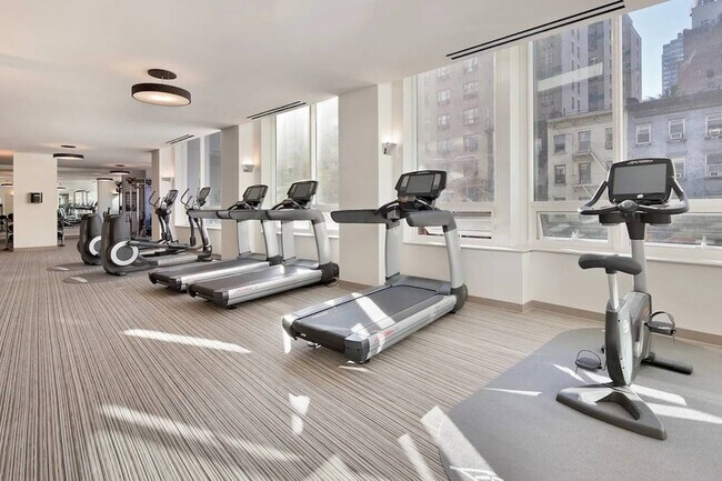 Foto del edificio - 300 E 23rd St