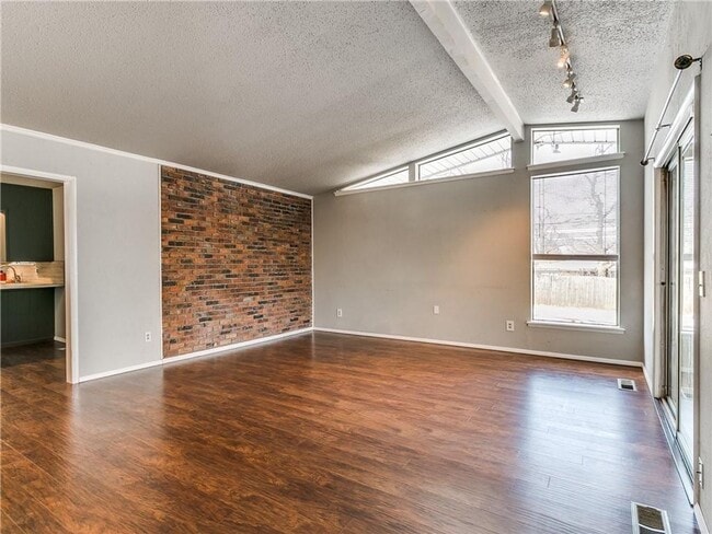 Building Photo - 507 NE 61st St