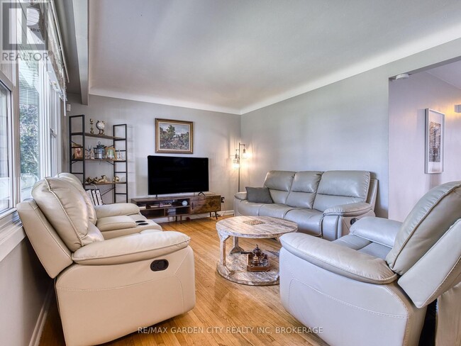 Building Photo - 12 Princeway Dr