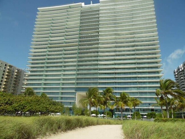Foto del edificio - 10201 Collins Ave