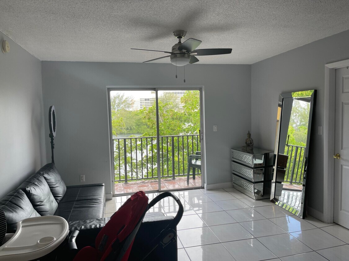 4805 NW 7th St Unit 41015, Miami, FL 33126 Room for Rent in Miami