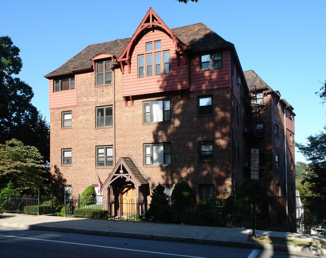 Building Photo - 111 Sagamore Rd