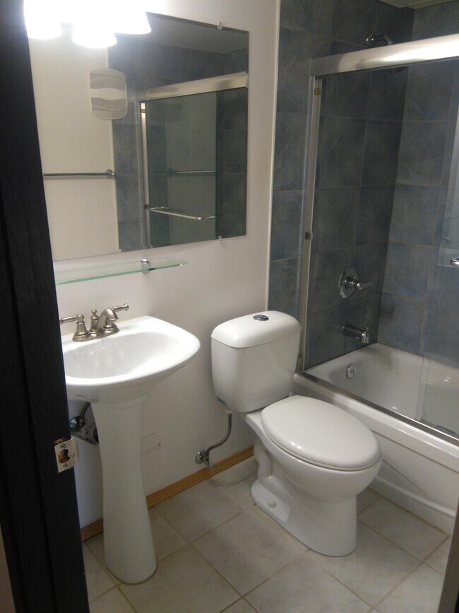 Photo du bâtiment - 1 Bed 1 Bath Unit in Edmonton, AB