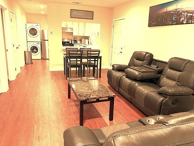 Foto del edificio - 2957 43rd St