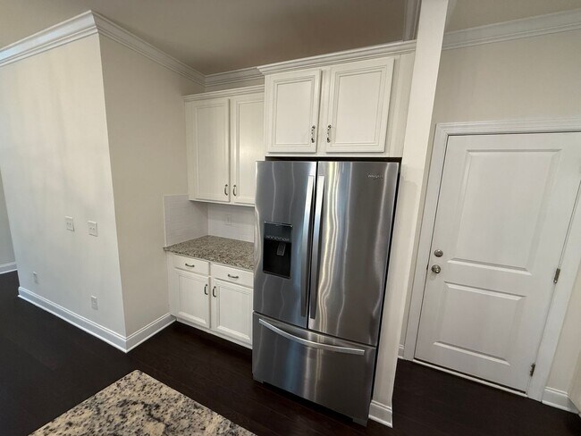 Foto del edificio - Ballantyne Home in great Location With Sun Room!