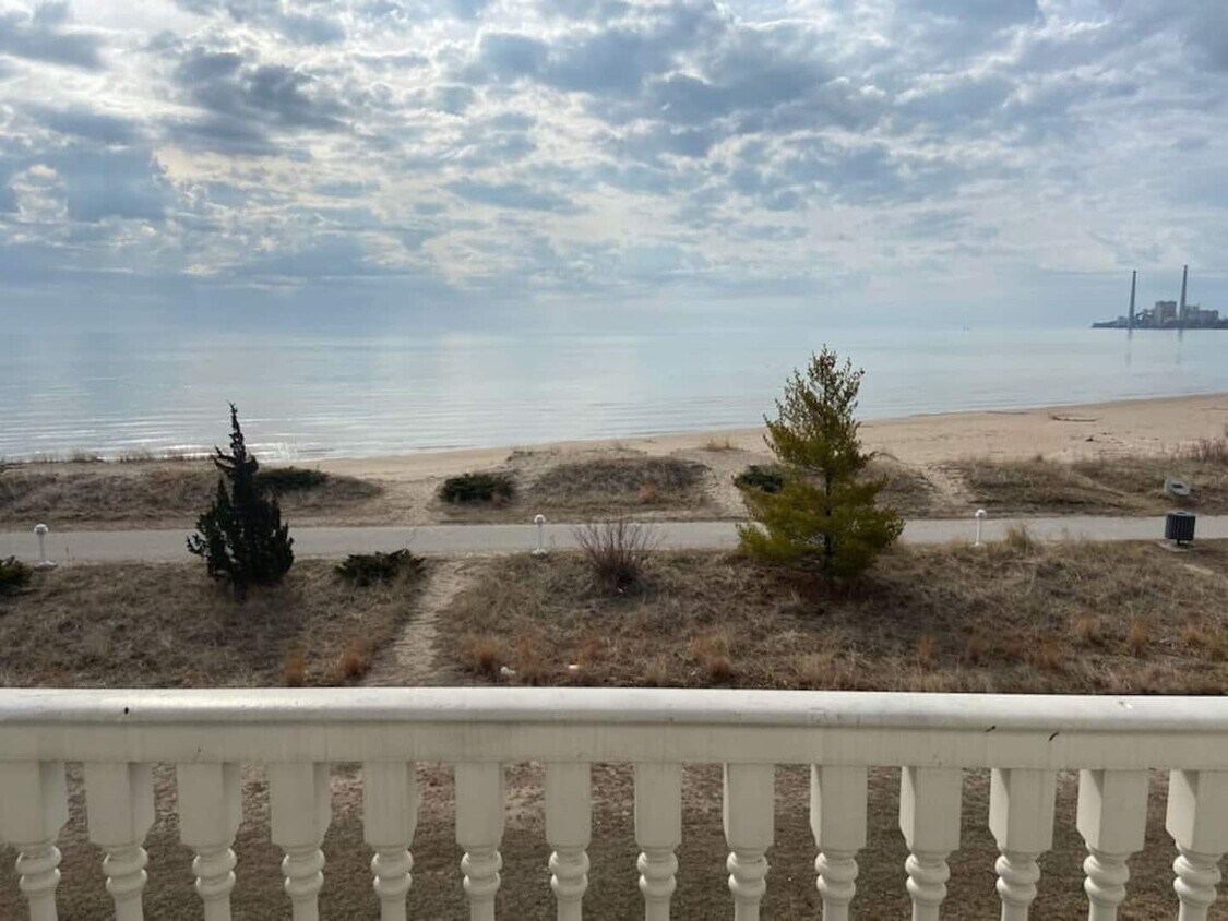 831 Beachfront Dr, Sheboygan, WI 53081 Townhome Rentals in Sheboygan