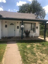 Building Photo - 919 S Bryan St