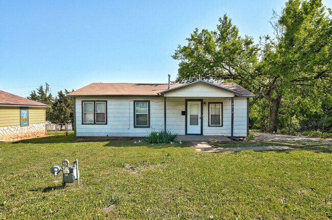 Building Photo - Cute Remodeled 2 Bed 1 Bath Home in OKC! *...