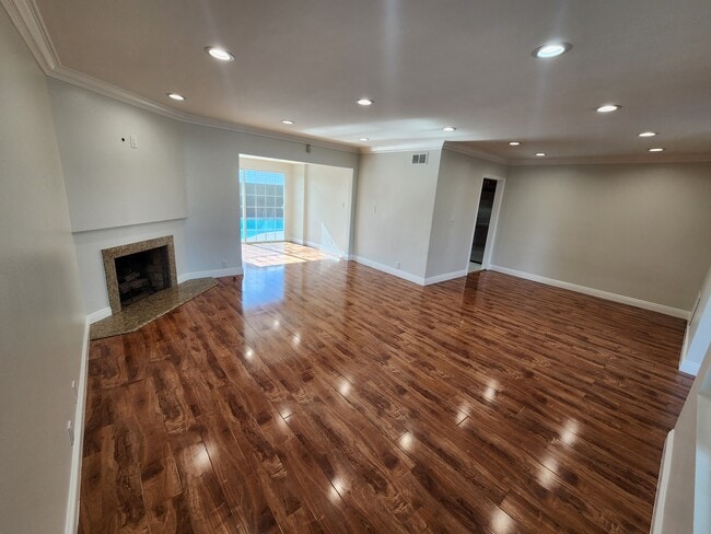 Foto del edificio - 13132 Hartland St