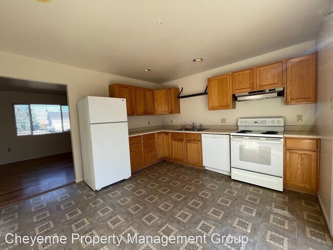 Building Photo - 3 br, 2 bath House - 1107 Crescent Dr