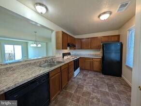 Building Photo - 105 Equestrian Dr
