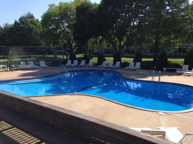 Foto del edificio - 2113 Melrose Dr, Unit A