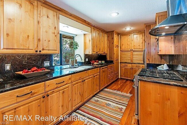 Building Photo - 6 br, 5 bath House - 565 SILVERTIP DR.