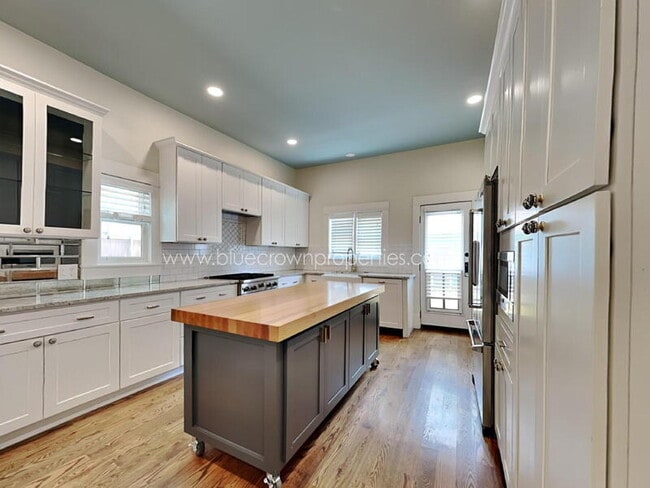 Building Photo - 5536 Tremont St