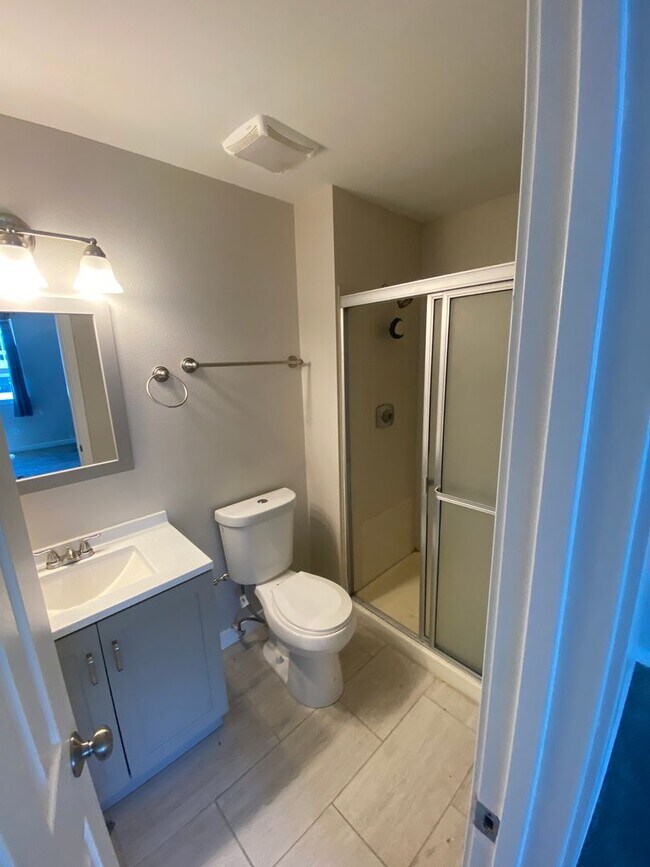 Building Photo - Large 3-bedroom 2 Bathroom in Robinwood!