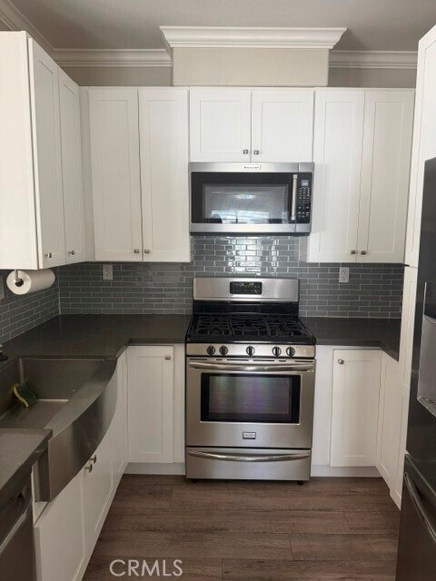 Building Photo - 12 Anana