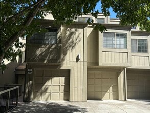 Building Photo - 202 Pelican Ln