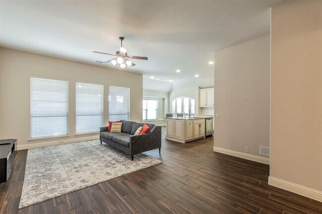 Building Photo - 580 Avery Pointe