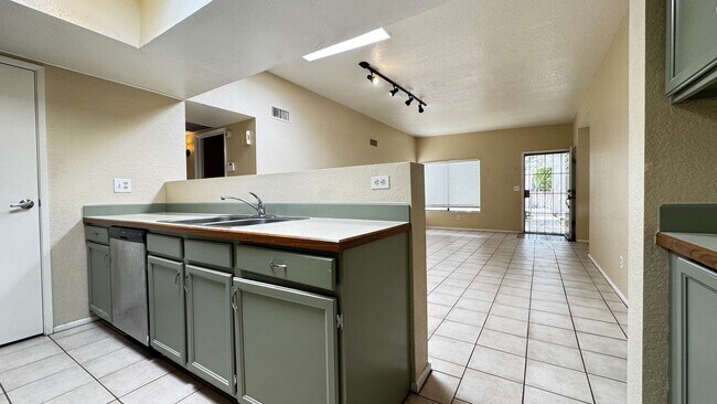Foto del edificio - Central (Ft Lowell and Columbus) 2 bed, 2 ...