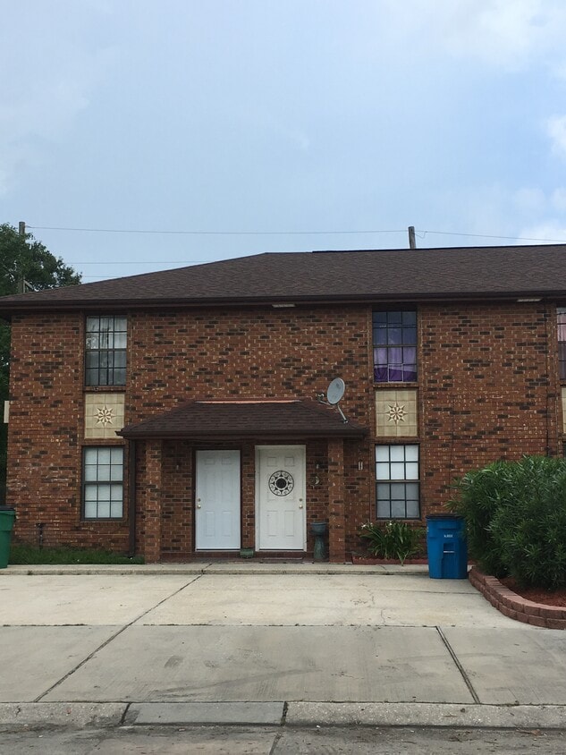 2504 Meraux Lane Unit Apt A, Violet, LA 70092 Apartments in Violet