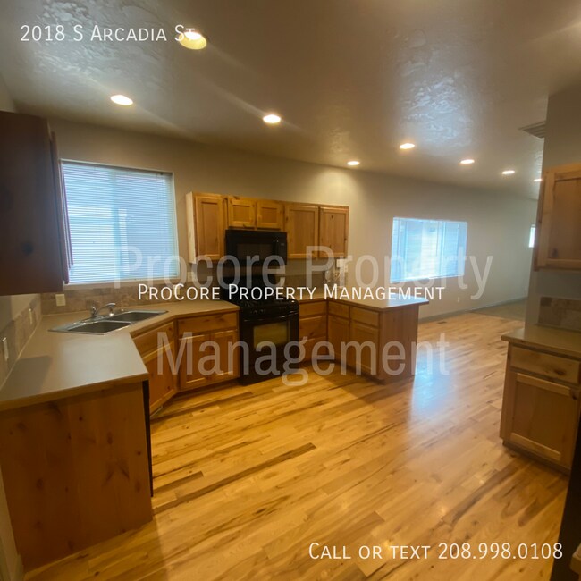 Building Photo - 3 BR, 2.5 BA, 2-Car Garage, Patio, and Sun...