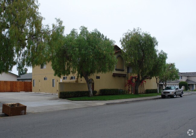 Building Photo - 1201 Donax Ave Apartments