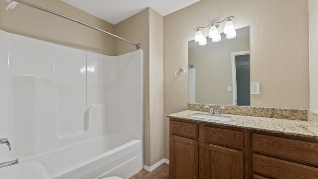 Foto del edificio - "Spacious 3-Bedroom Duplex in Prime Spring...