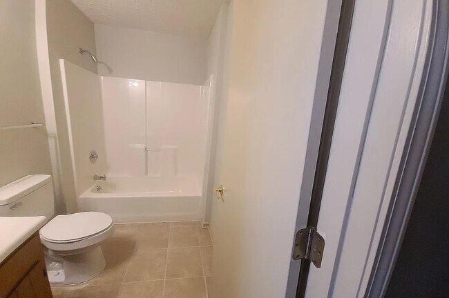 Building Photo - 110A Melanie Ln