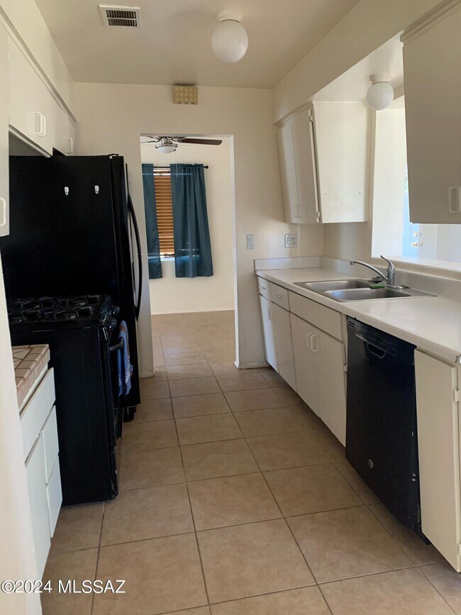 Foto del edificio - 6272 E 28th St