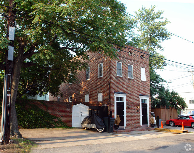 Building Photo - 1017 Duke