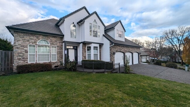 Building Photo - 450 NW Pacific Grove Dr