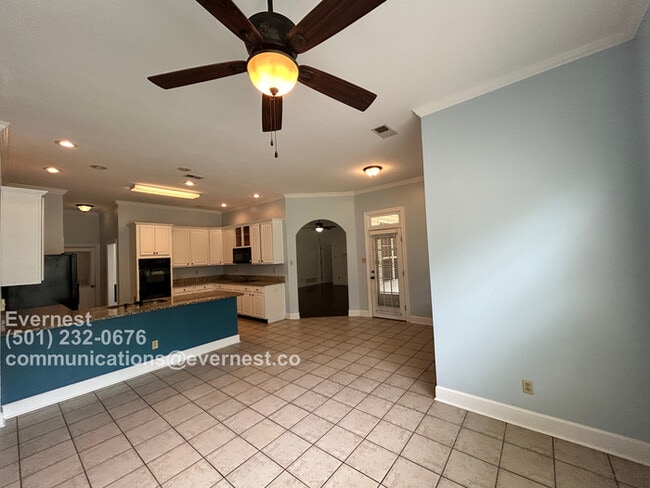 Building Photo - 9501 William Little Dr