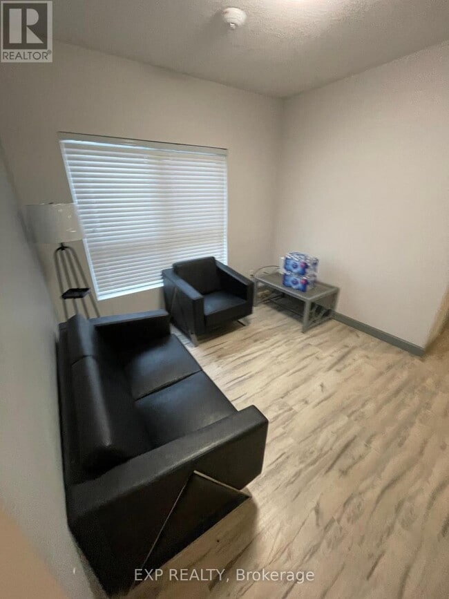 Building Photo - 258B Sunview St